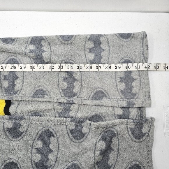 Batman Youth Boys Bath Robe One Size Kids Sizes 4-10 Gray Fleece Bat Back Logo - Picture 12 of 12